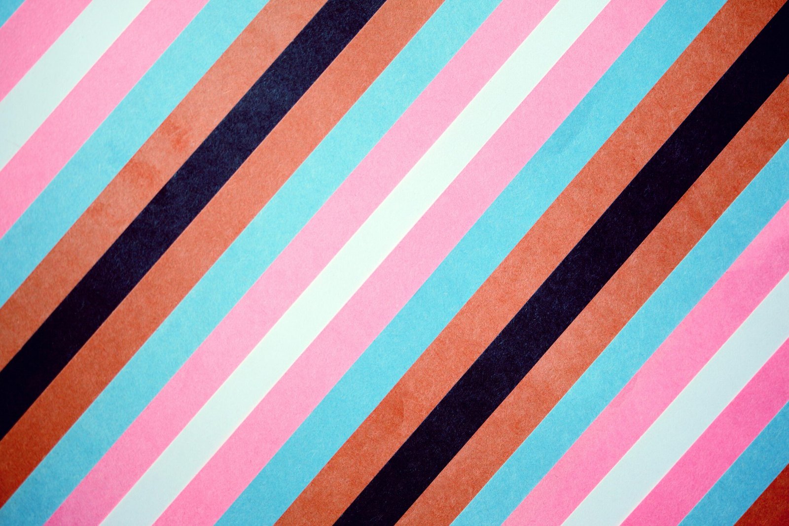 striped preppy wallpaper