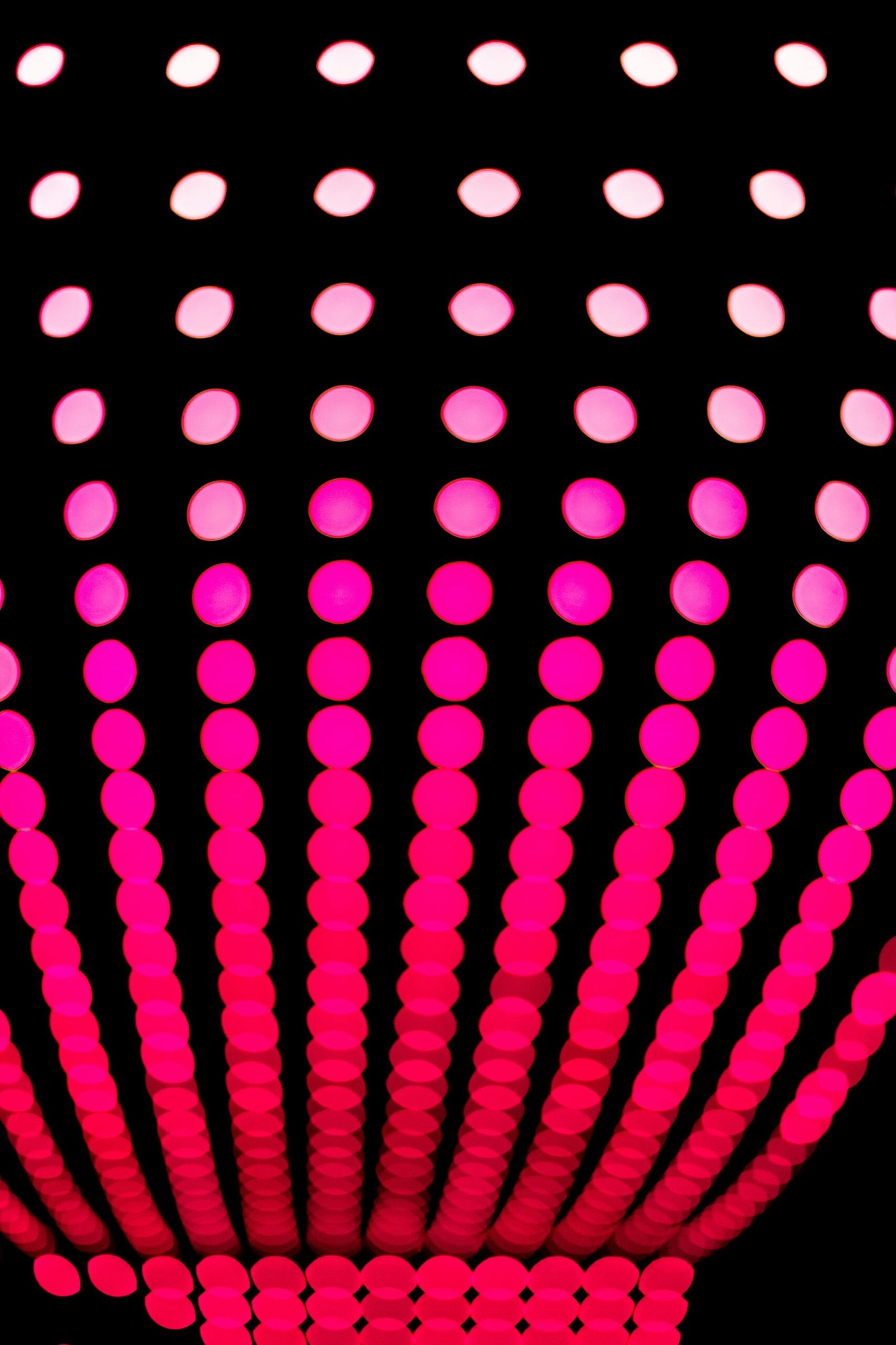 pink polka dot wallpaper